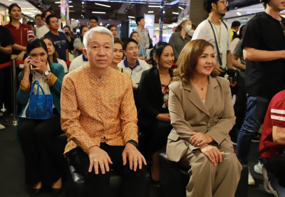 รองผู้ว่าราชการจังหวัดสุราษฎร์ธานี พร้อมด้วย หัวหน้าส่วนราชก ... พารามิเตอร์รูปภาพ 1