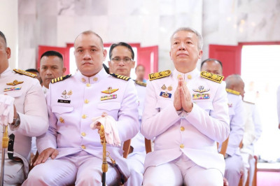 รองผู้ว่าราชการจังหวัดสุราษฎร์ธานี ร่วมพิธีถวายผ้ากฐินพระราช ... พารามิเตอร์รูปภาพ 1