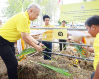 รองผู้ว่าราชการจังหวัดสุราษฎร์ธานี เป็นประธานในพิธีมอบกรรมสิ ... พารามิเตอร์รูปภาพ 11