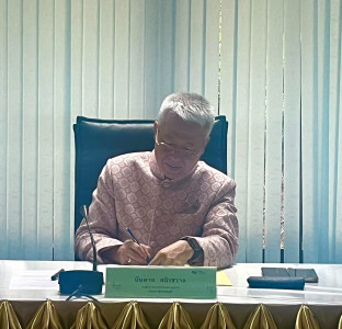 รองผู้ว่าราชการจังหวัดสุราษฎร์ธานี ในฐานะผู้ทรงคุณวุฒิคณะกรร ... พารามิเตอร์รูปภาพ 1