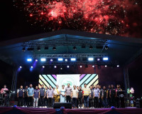 รองผู้ว่าราชการจังหวัดสุราษฎร์ธานี พร้อมด้วย นางพรรณทิพย์ เจ ... พารามิเตอร์รูปภาพ 10