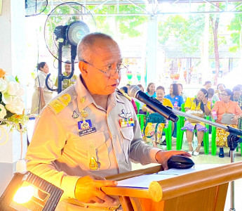 รองผู้ว่าราชการจังหวัดสุราษฎร์ธานี ถวายสักการะ พระพรหมวชิรเม ... พารามิเตอร์รูปภาพ 1