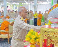 รองผู้ว่าราชการจังหวัดสุราษฎร์ธานี ถวายสักการะ พระพรหมวชิรเม ... พารามิเตอร์รูปภาพ 2