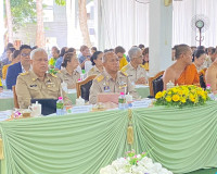 รองผู้ว่าราชการจังหวัดสุราษฎร์ธานี ถวายสักการะ พระพรหมวชิรเม ... พารามิเตอร์รูปภาพ 4