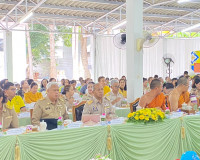 รองผู้ว่าราชการจังหวัดสุราษฎร์ธานี ถวายสักการะ พระพรหมวชิรเม ... พารามิเตอร์รูปภาพ 8