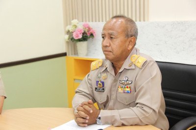 จังหวัดสุราษฎร์ธานีประชุมแก้ไขปัญหากรณีชาวบ้านร้องทุกข์ขอควา ... พารามิเตอร์รูปภาพ 1