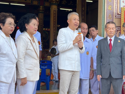 รองผู้ว่าราชการจังหวัดสุราษฎร์ธานี ได้เข้าร่วมพิธีวันเฉลิมฉล ... พารามิเตอร์รูปภาพ 1