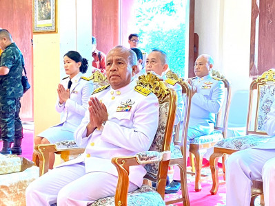 รองผู้ว่าราชการจังหวัดสุราษฎร์ธานี เป็นประธานในพิธีสวดมนต์ถว ... พารามิเตอร์รูปภาพ 1