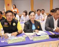 รองผู้ว่าราชการจังหวัดสุราษฎร์ธานี พร้อมด้วยหัวหน้าส่วนราชกา ... พารามิเตอร์รูปภาพ 6
