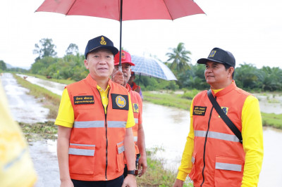 รองผู้ว่าราชการจังหวัดสุราษฎร์ธานีลงพื้นที่ติดตามการขุดลอกเร ... พารามิเตอร์รูปภาพ 1