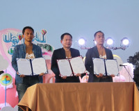 รองผู้ว่าราชการจังหวัดสุราษฎร์ธานี ร่วมเป็นสักขีพยานในการลงน ... พารามิเตอร์รูปภาพ 6