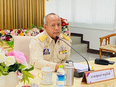 รองผู้ว่าราชการจังหวัดสุราษฎร์ธานี เป็นประธานการประชุมสรรหาผ ... พารามิเตอร์รูปภาพ 1