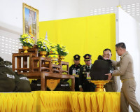 พระบาทสมเด็จพระเจ้าอยู่หัว ทรงห่วงใยราษฎรที่ประสบอุทกภัย ในโ ... พารามิเตอร์รูปภาพ 3