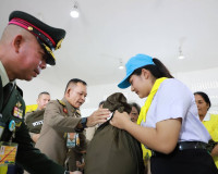พระบาทสมเด็จพระเจ้าอยู่หัว ทรงห่วงใยราษฎรที่ประสบอุทกภัย ในโ ... พารามิเตอร์รูปภาพ 10