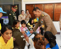 พระบาทสมเด็จพระเจ้าอยู่หัว ทรงห่วงใยราษฎรที่ประสบอุทกภัย ในโ ... พารามิเตอร์รูปภาพ 15