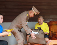 พระบาทสมเด็จพระเจ้าอยู่หัว ทรงห่วงใยราษฎรที่ประสบอุทกภัย ในโ ... พารามิเตอร์รูปภาพ 16