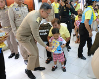 พระบาทสมเด็จพระเจ้าอยู่หัว ทรงห่วงใยราษฎรที่ประสบอุทกภัย ในโ ... พารามิเตอร์รูปภาพ 18
