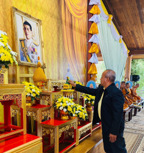 รองผู้ว่าราชการจังหวัดสุราษฎร์ธานี เป็นประธานในพิธีเจริญพระพ ... พารามิเตอร์รูปภาพ 1