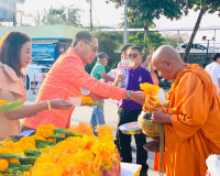 รองผู้ว่าราชการจังหวัดสุราษฎร์ธานี พร้อมด้วย นางพรรณทิพย์ เจ ... พารามิเตอร์รูปภาพ 1