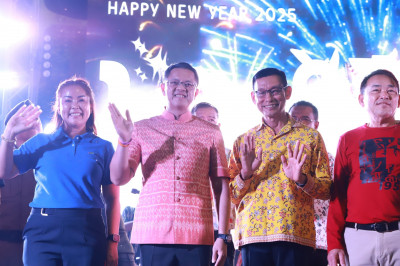 ชาวจังหวัดสุราษฎร์ธานี ร่วมกิจกรรมเฉลิมฉลองเคาท์ดาวน์ วันส่ง ... พารามิเตอร์รูปภาพ 1