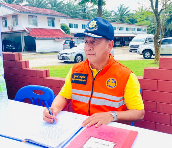 รองผู้ว่าราชการจังหวัดสุราษฎร์ธานี พร้อมด้วยหัวหน้าส่วนราชกา ... พารามิเตอร์รูปภาพ 1