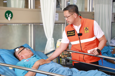 ผู้ว่าราชการจังหวัดสุราษฎร์ธานี เยี่ยมอาการและให้กำลังใจผู้ไ ... พารามิเตอร์รูปภาพ 1