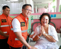 ผู้ว่าราชการจังหวัดสุราษฎร์ธานี เยี่ยมอาการและให้กำลังใจผู้ไ ... พารามิเตอร์รูปภาพ 14