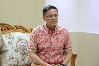 ผู้ว่าฯ จังหวัดสุราษฎร์ธานี ให้การต้อนรับผู้บัญชาการทัพเรือภ ... พารามิเตอร์รูปภาพ 1