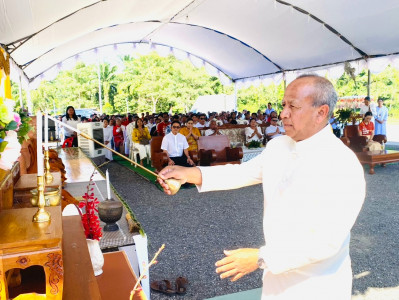 รองผู้ว่าราชการจังหวัดสุราษฎร์ธานี เป็นประธานในพิธีถวายธรรมจ ... พารามิเตอร์รูปภาพ 1