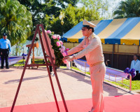 รองผู้ว่าราชการจังหวัดสุราษฎร์ธานี เป็นประธานในพิธีวางพวงมาล ... พารามิเตอร์รูปภาพ 1
