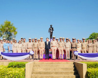 รองผู้ว่าราชการจังหวัดสุราษฎร์ธานี เป็นประธานในพิธีวางพวงมาล ... พารามิเตอร์รูปภาพ 7