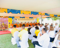 รองผู้ว่าราชการจังหวัดสุราษฎร์ธานี เป็นประธานในพิธีวางพวงมาล ... พารามิเตอร์รูปภาพ 10