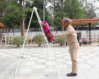 รองผู้ว่าราชการจังหวัดสุราษฎร์ธานี ร่วมพิธีวางพวงมาลาและบำเพ ... พารามิเตอร์รูปภาพ 3