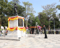 รองผู้ว่าราชการจังหวัดสุราษฎร์ธานี ร่วมพิธีวางพวงมาลาและบำเพ ... พารามิเตอร์รูปภาพ 7