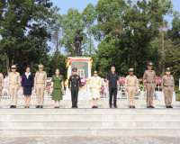 รองผู้ว่าราชการจังหวัดสุราษฎร์ธานี ร่วมพิธีวางพวงมาลาและบำเพ ... พารามิเตอร์รูปภาพ 10