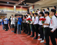 รองผู้ว่าราชการจังหวัดสุราษฎร์ธานี เป็นประธานในพิธีมอบถ้วยรา ... พารามิเตอร์รูปภาพ 18