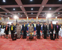 รองผู้ว่าราชการจังหวัดสุราษฎร์ธานี เป็นประธานในพิธีมอบถ้วยรา ... พารามิเตอร์รูปภาพ 21