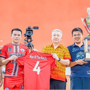 รองผู้ว่าราชการจังหวัด ได้เป็นประธานมอบถ้วยการแข่งขันฟุตบอล  ... พารามิเตอร์รูปภาพ 1