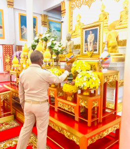 รองผู้ว่าราชการจังหวัดสุราษฎร์ธานี เป็นประธานในพิธีถวายภัตตา ... พารามิเตอร์รูปภาพ 1