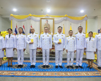 จังหวัดสุราษฎร์ธานีจัดพิธีมอบปฏิทินหลวงพุทธศักราช 2568 พระรา ... พารามิเตอร์รูปภาพ 17