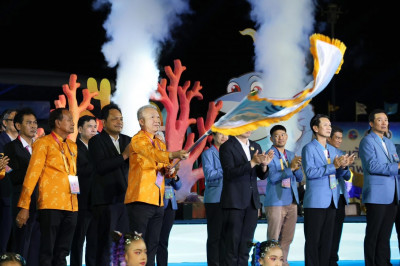 รองผู้ว่าราชการจังหวัดสุราษฎร์ธานี รับมอบธงเจ้าภาพการแข่งขัน ... พารามิเตอร์รูปภาพ 1