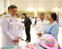จังหวัดสุราษฎร์ธานี จัดพิธีมอบแบบลายผ้าพระราชทาน &quot;ลายสิริราช ... พารามิเตอร์รูปภาพ 10