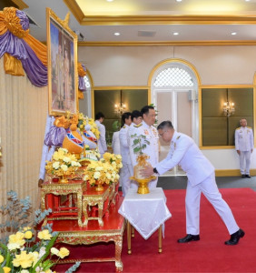 ผู้ว่าราชการจังหวัดสุราษฎร์ธานี รับมอบ &quot;พระศรีมหาโพธิทศมราชบ ... พารามิเตอร์รูปภาพ 1