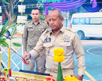 รองผู้ว่าราชการจังหวัดสุราษฎร์ธานี เป็นประธานในพิธีสักการะสิ ... พารามิเตอร์รูปภาพ 1