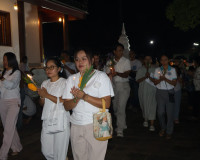 ผู้ว่าฯ สุราษฎร์ธานี นำประชาชนพร้อมใจร่วมกิจกรรมเวียนเทียน เ ... พารามิเตอร์รูปภาพ 11