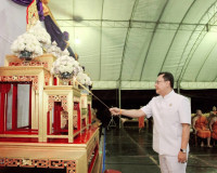 รองผู้ว่าราชการจังหวัดฯ เป็นประธานในพิธีเวียนเทียนเนื่องในวั ... พารามิเตอร์รูปภาพ 1