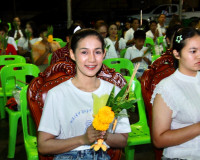 รองผู้ว่าราชการจังหวัดฯ เป็นประธานในพิธีเวียนเทียนเนื่องในวั ... พารามิเตอร์รูปภาพ 16