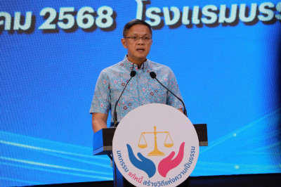 ผู้ว่าราชการจังหวัดสุราษฎร์ธานี ร่วมเปิดงาน มหกรรมแก้หนี้ สร ... พารามิเตอร์รูปภาพ 1