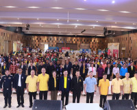 ผู้ว่าราชการจังหวัดสุราษฎร์ธานี ร่วมเปิดงาน มหกรรมแก้หนี้ สร ... พารามิเตอร์รูปภาพ 1