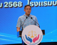 ผู้ว่าราชการจังหวัดสุราษฎร์ธานี ร่วมเปิดงาน มหกรรมแก้หนี้ สร ... พารามิเตอร์รูปภาพ 4